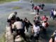 45 migrantes venezolanos atravesaron un rio desde México hasta EEUU buscando TPS