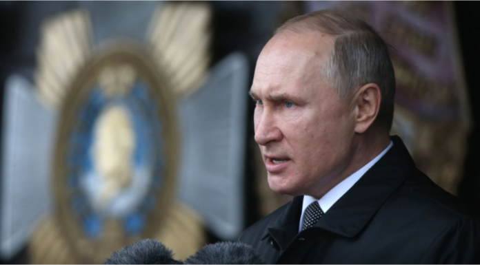 Putin dice que solo parará los bombardeos si los ucranianos se rinden y dejan de luchar