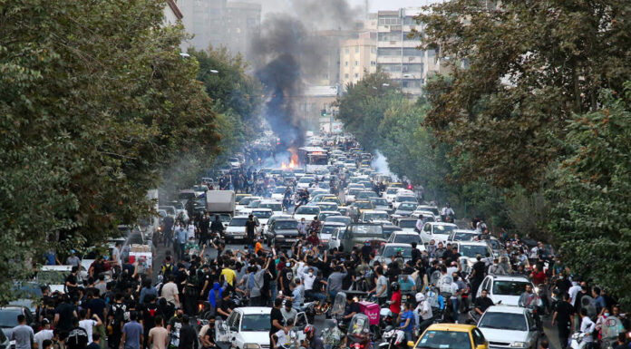 Irán promete arrestar a todos los manifestantes para detener los disturbios