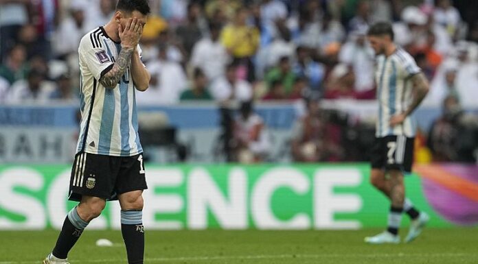 Argentina angustiada tras triunfo 2-1 de Arabia Saudita en el Mundial