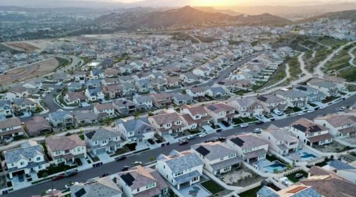 Bloomberg: Acciones inmobiliarias se disparan en EEUU por decisión de la Fed de mantener tipos