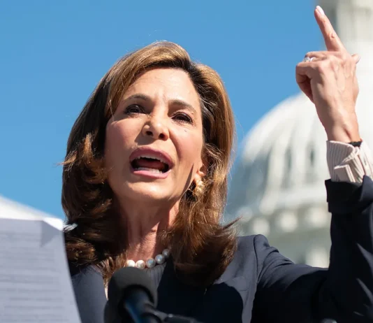 María Elvira Salazar asegura que Trump otorgará estatus legal sin ciudadanía a trabajadores indocumentados de sectores clave