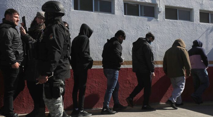 Trump cancela el «parole humanitario» que protegía a inmigrantes de la deportación bajo política de Biden