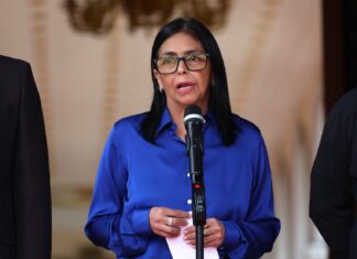 Delcy Rodríguez evalúa con su equipo contratos petroleros antes de anunciado viaje a India
