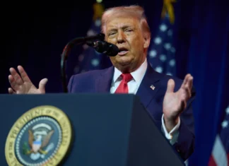 Trump propone duplicar el costo del trámite para la ciudadanía en EEUU