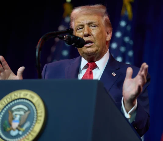 Trump propone duplicar el costo del trámite para la ciudadanía en EEUU
