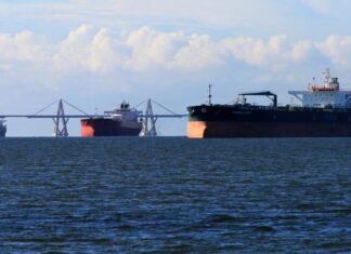 EEUU proyecta elevar a 1.5 millones de barriles diarios la producción petrolera de Venezuela