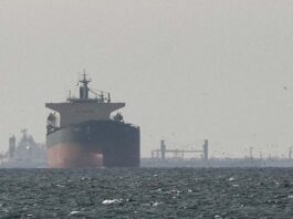 Irán aplicará peajes en estrecho de Ormuz 60 días después de negociaciones