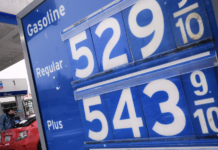 AP: La confianza del consumidor estadounidense disminuye mientras los precios de la gasolina y la inflación siguen elevados.