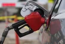 Bloomberg: Confianza del consumidor en EE.UU. mejora ante disminución del precio de la gasolina