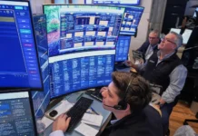 Wall Street se dispara y el precio del petróleo se desploma tras el giro de Trump sobre Irán