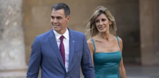 Tribunal envía a juicio a la esposa de Pedro Sánchez