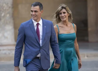 Tribunal envía a juicio a la esposa de Pedro Sánchez