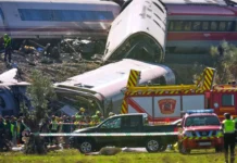 Al menos 30 muertos tras accidente entre dos trenes en España