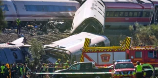 Al menos 30 muertos tras accidente entre dos trenes en España