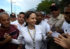 María Corina Machado recorrió zonas afectadas por los terremotos en La Guaira